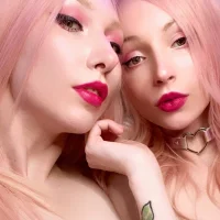 รูปอวาตา  ร์ของ AlexRoseLiRed