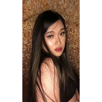 Lorraineee's Profile Pic
