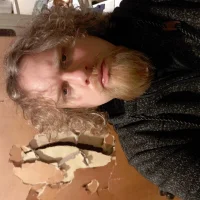 lezDzeL's Avatar Photo