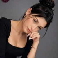 NathalialLooes' Avatar Pic