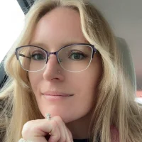 LoveMeLucy Φωτ, Προφίλ