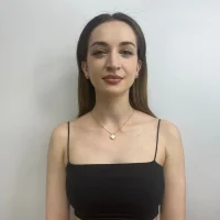 AmyAndersont Φωτ, Προφίλ