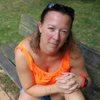 HouseWifeFun's Avatar Pic