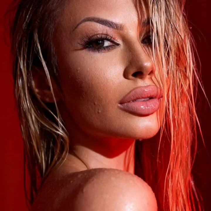 LaraAmosX