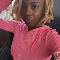 lynnlamora's Profile Pic