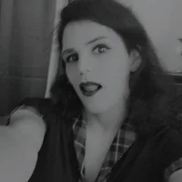 thegirlinthecorner's Profile Pic