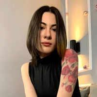 LoraBurns' Avatar Pic