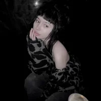 HollyDennis' Avatar Pic