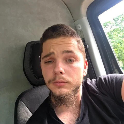 Robert221203 profile photo