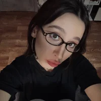 ZeniaEschette's Profile Pic