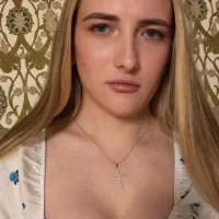 moni_noir