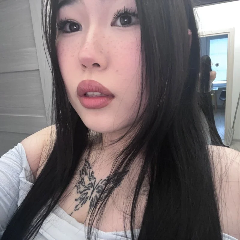 miraqqwerty profile photo