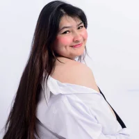 LauraHorny69