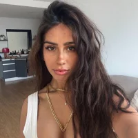 julia_mendes' Avatar Pic