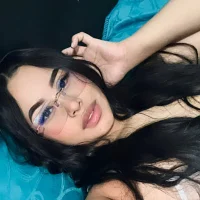 chloe_iris