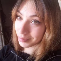 Em23lu's Profile Pic