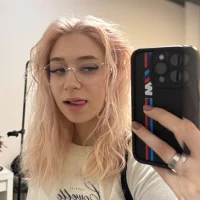 Thaysa_'s Profile Pic