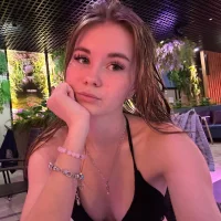 LiziArms' Avatar Pic