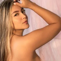 MiaGlowVelvet Adlı Modelin Avatarı
