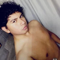 ContraryMomos Φωτ, Προφίλ