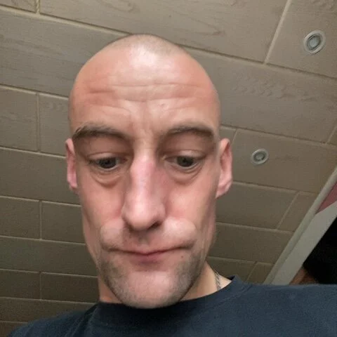 anal8989 profile photo