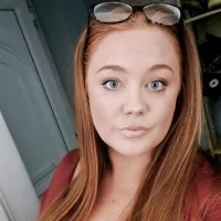 BUSTY-RED-AMBER's Profile Pic