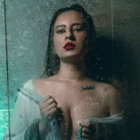 elise_colette's Profile Pic