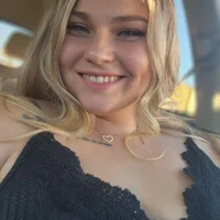 strawberrybrit's Profile Pic