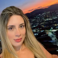 larissasalles's Profile Pic