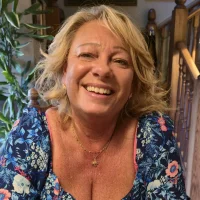 DebsiJayne's Avatar Pic