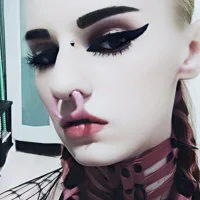 LunAnaLovE model avatar