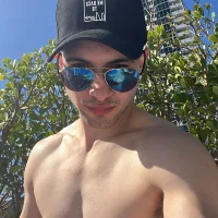 Maxx_neon Adlı Modelin Avatarı