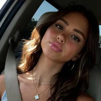 VelvetAristocrat Adlı Modelin Avatarı