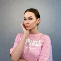 LynetHallock's Profile Pic