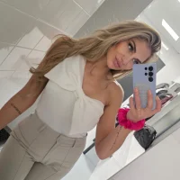 Slika avatara modela Melody1600