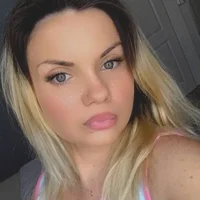 Roxie_Anne Adlı Modelin Avatarı