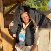 JoanneGG's Avatar Photo