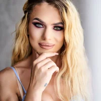 NancyPhoenix Φωτ, Προφίλ