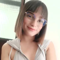 Lucyy-hess Φωτ, Προφίλ