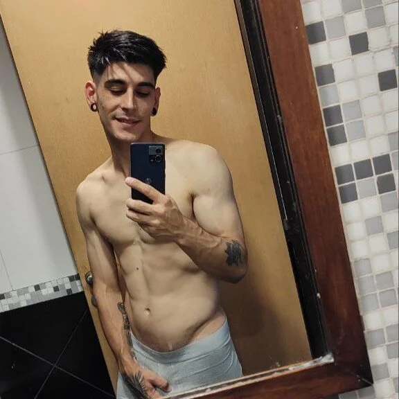 damdick44 profile photo