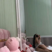 Farahnicole_77's Profile Pic