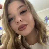 dina_close's Profile Pic