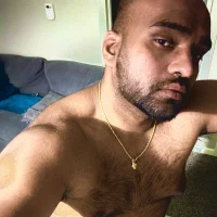 desiuncut90's Profile Pic