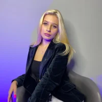MichelleViau Φωτ, Προφίλ