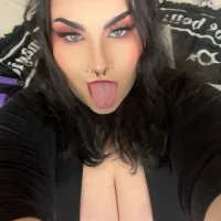 LillyNoir's Profile Pic