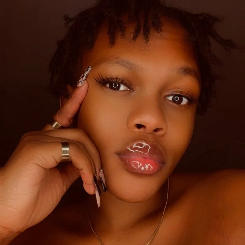 BonnyMolhada's nudes and profile