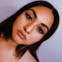 ValenciaItzel's Profile Pic