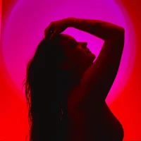 April_bowie Adlı Modelin Avatarı