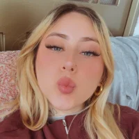 Alaiaaa_11's Avatar Pic