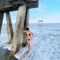 Mia_kisses07